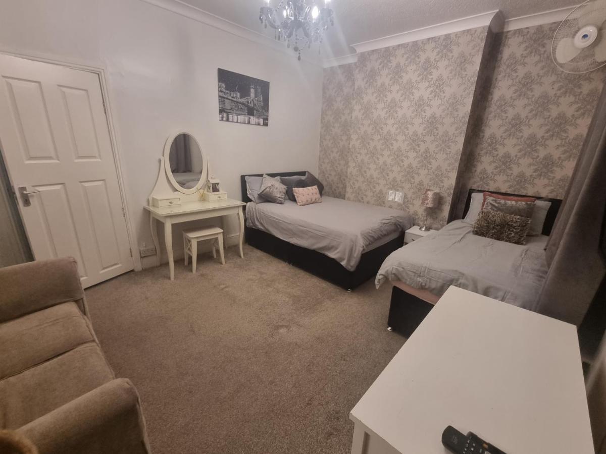 Private Luxury Double Room In Cardiff Buitenkant foto