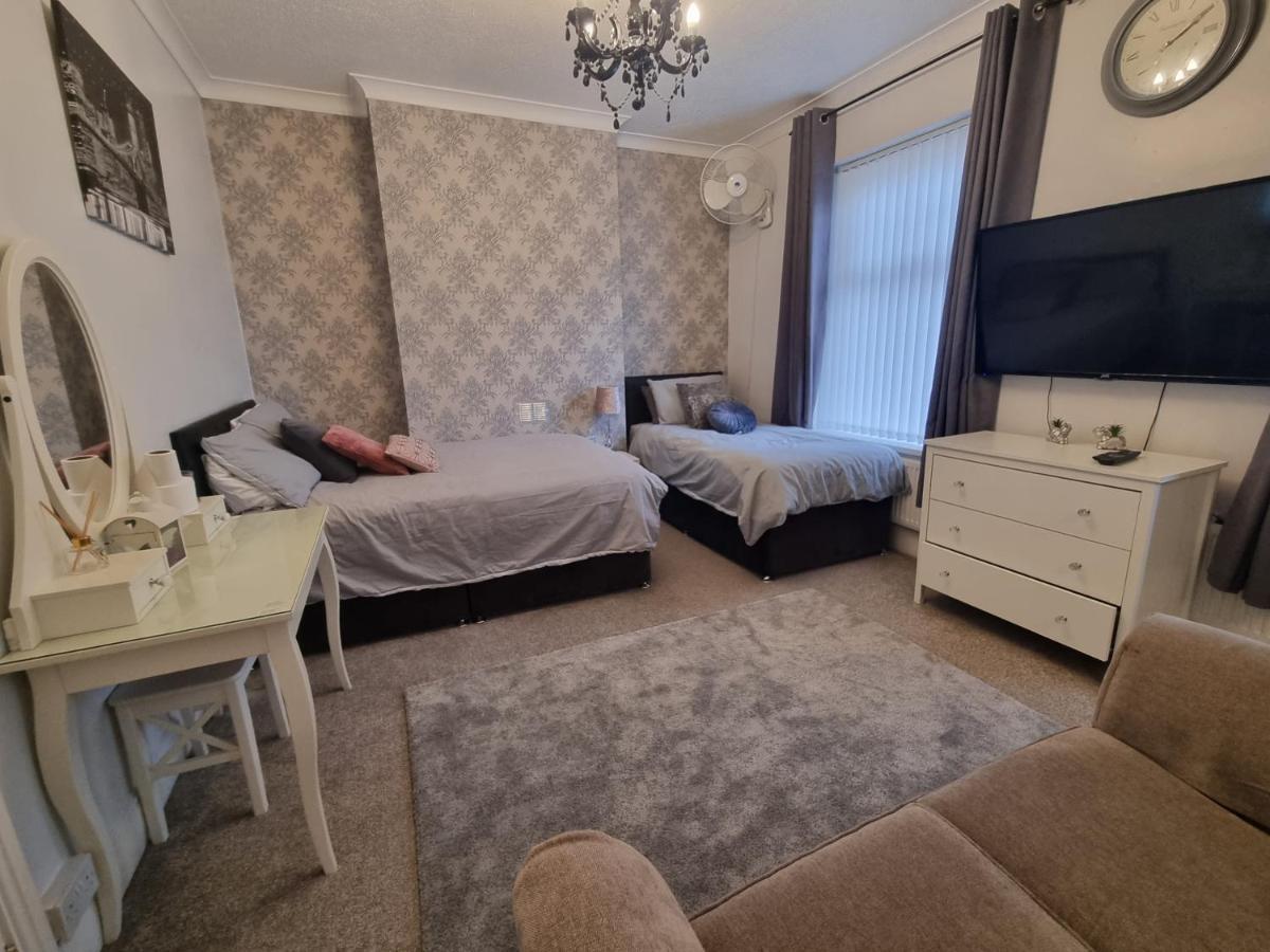 Private Luxury Double Room In Cardiff Buitenkant foto