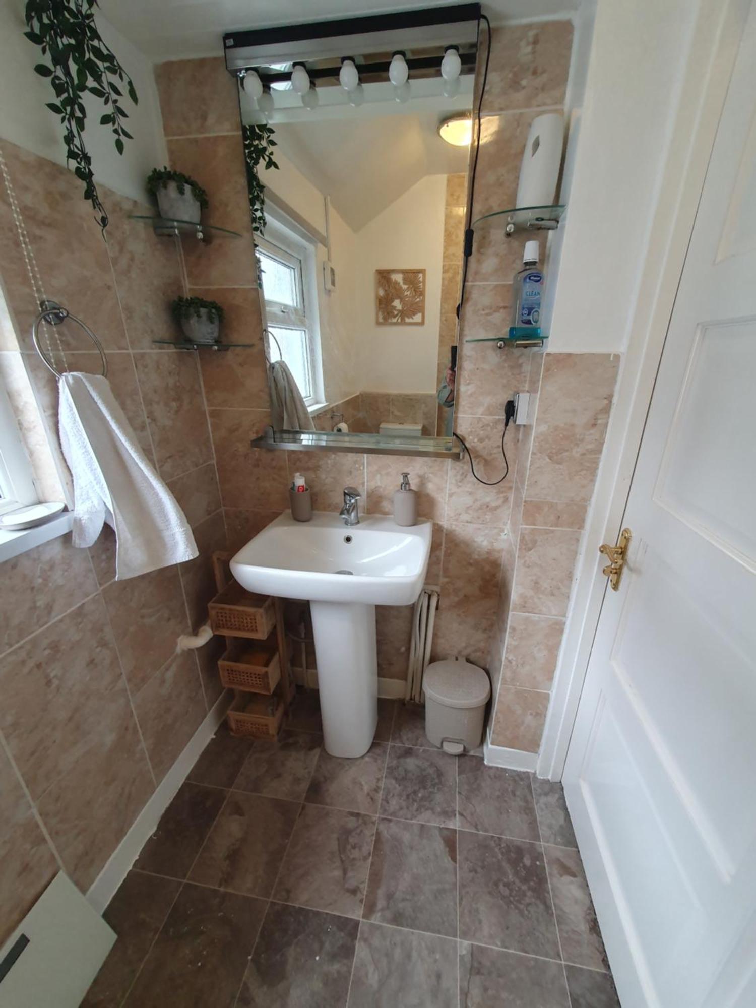 Private Luxury Double Room In Cardiff Buitenkant foto