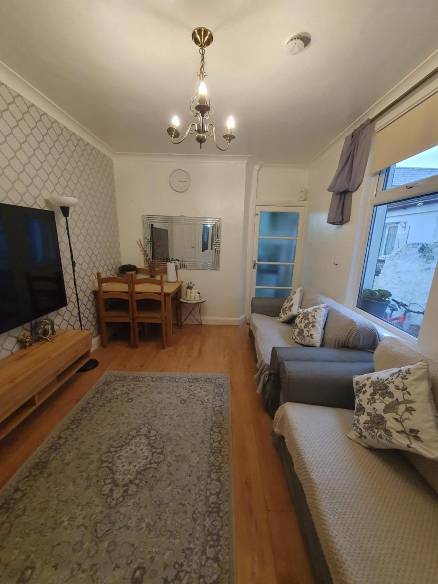 Private Luxury Double Room In Cardiff Buitenkant foto